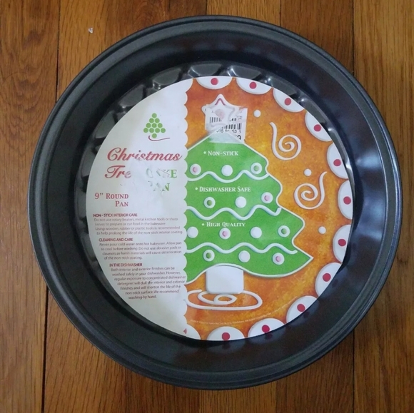 9" Round Christmas Tree Cake Pan - Picture 2 of 6